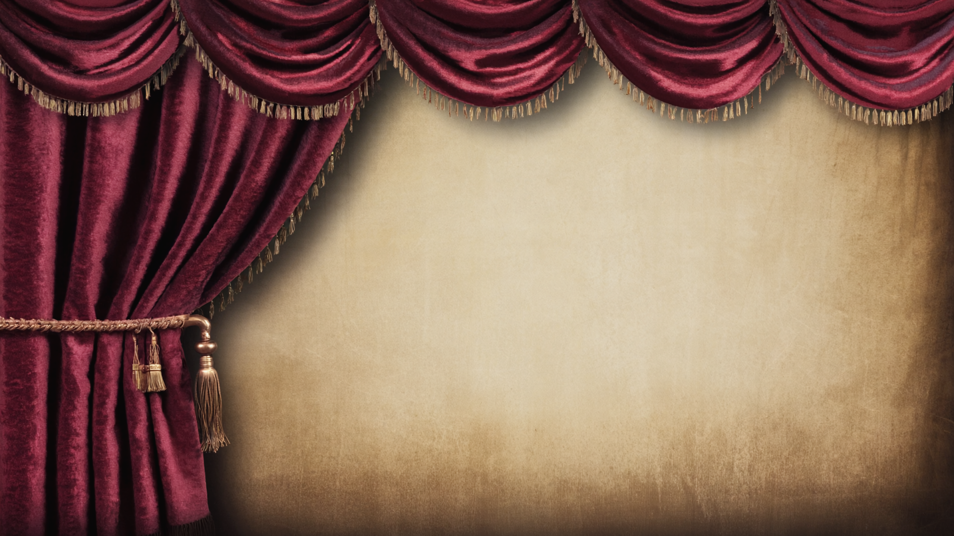 Halbschatten auf einem Theatervorhang aus tiefrotem Samt, ein Spot fasst die Falten